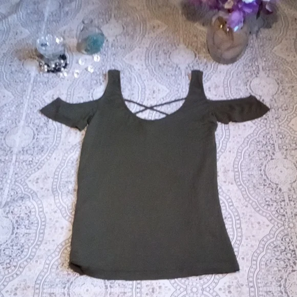 CUT out, criss cross back top - Picture 2 of 7